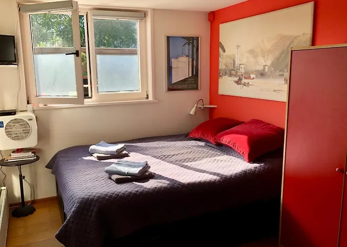 Houseboat Westerdok Amsterdam